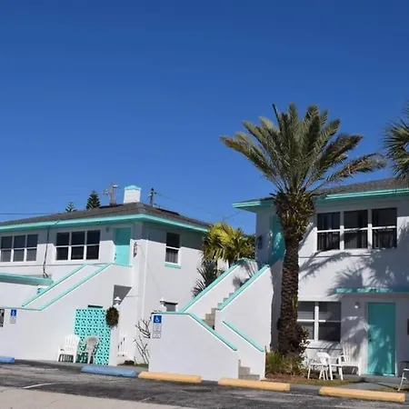 Private One-Bedroom 8 -Directly Across From Beach